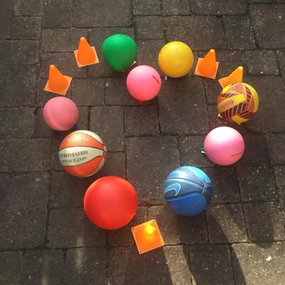 Ballen op de speelplaats